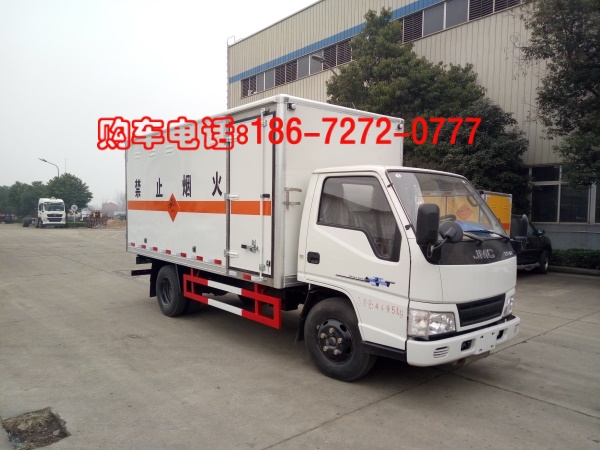 藍(lán)牌炸藥車(chē)